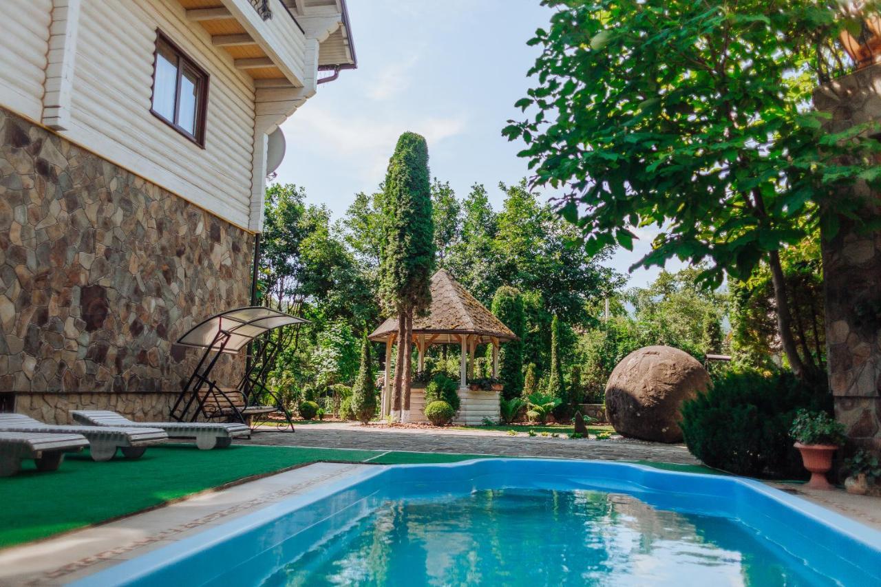 Hotel Velyka Vedmedytsya Yaremche Exterior photo